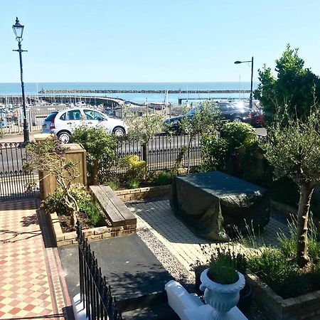 Marina Retreat - Stunning 4 Bedroom, 3 Bathroom House With Harbour Views! 拉姆斯盖特 外观 照片