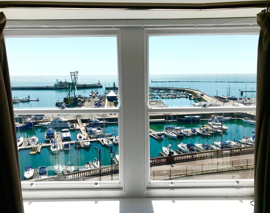 Marina Retreat - Stunning 4 Bedroom, 3 Bathroom House With Harbour Views! 拉姆斯盖特 外观 照片