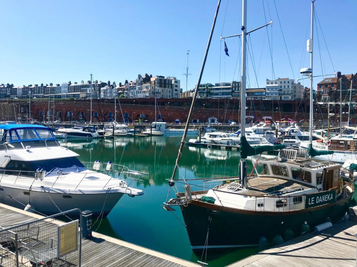 Marina Retreat - Stunning 4 Bedroom, 3 Bathroom House With Harbour Views! 拉姆斯盖特 外观 照片