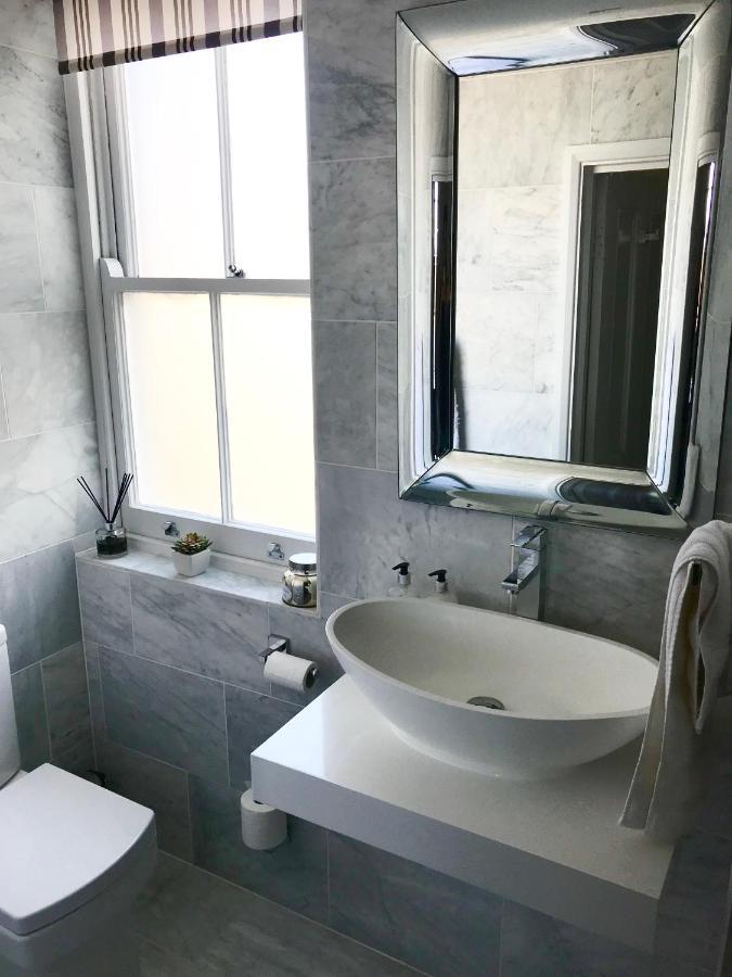 Marina Retreat - Stunning 4 Bedroom, 3 Bathroom House With Harbour Views! 拉姆斯盖特 外观 照片